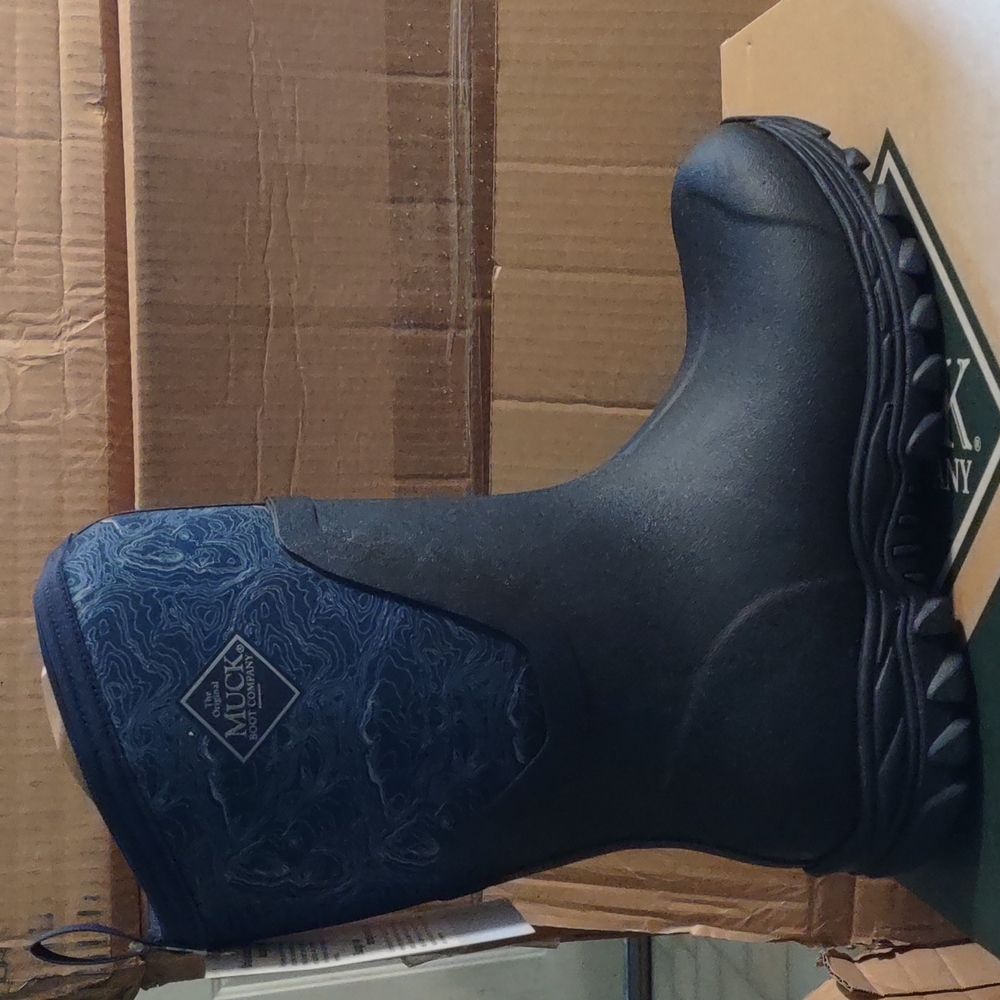 Gently used muck boots women's arctic sport 2 mid black / navy topography sz 10